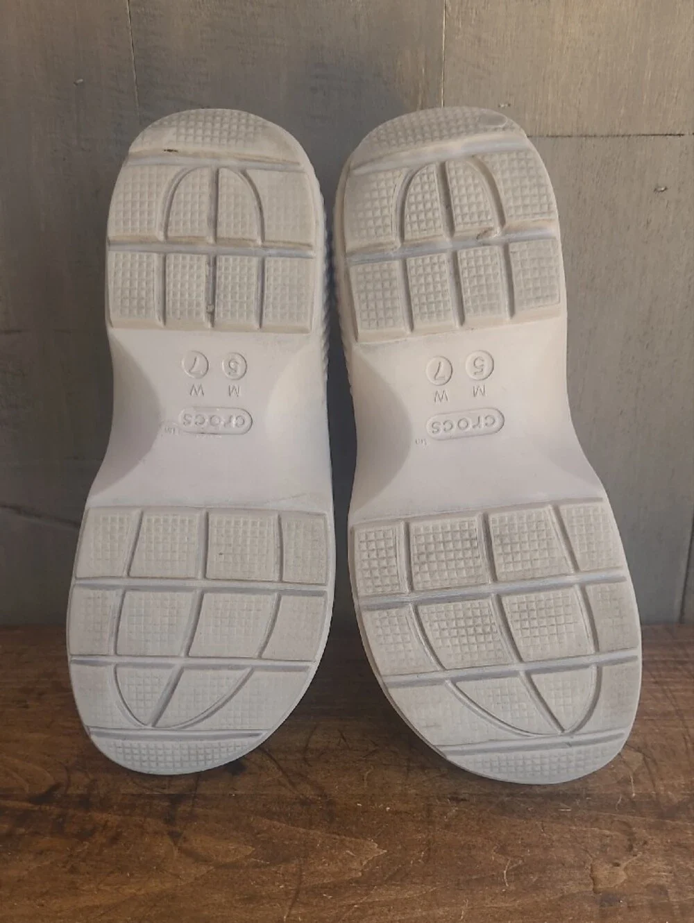 EUC CROCS Stomp High Fisherman Sandals Women's sz 7 Cream Rubber Platform Sandal